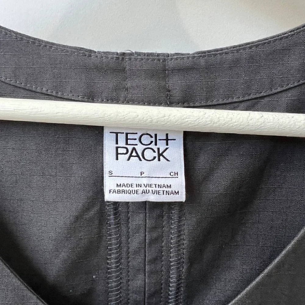 Nike Men Tech Pack Unlined Vest, Gray/Black, Size S Like New